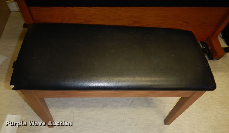 image for item JQ9939 Roland KR770  digital piano