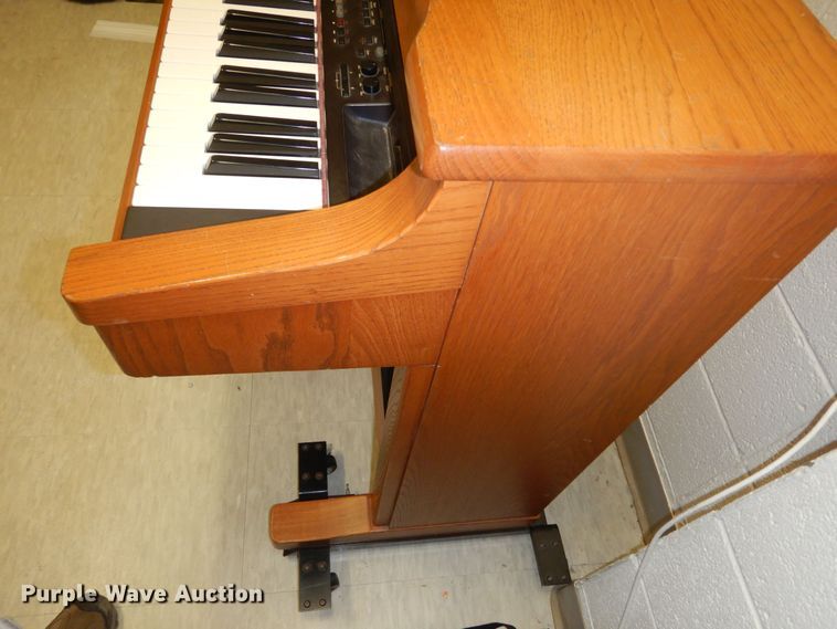 image for item JQ9939 Roland KR770  digital piano