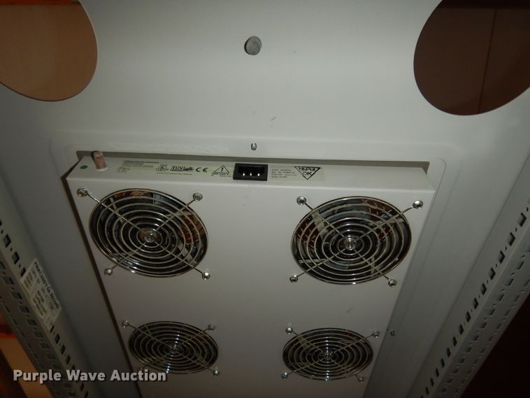 image for item JQ9945 Compaq  server rack