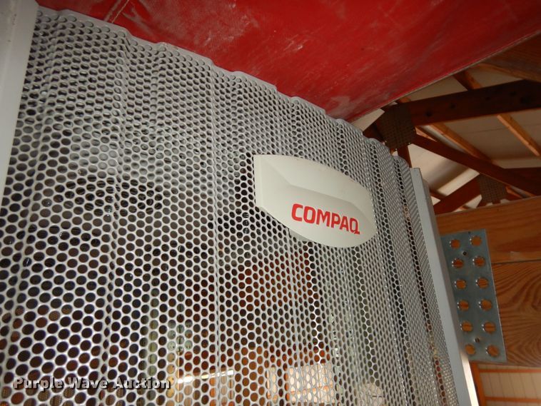 image for item JQ9945 Compaq  server rack