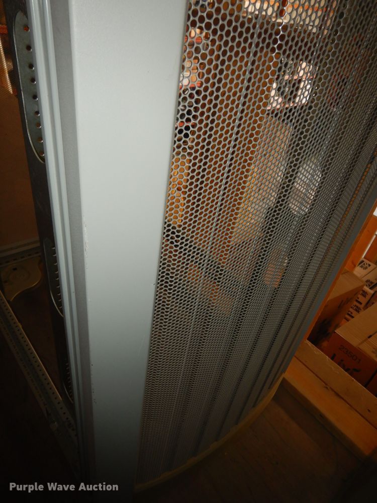 image for item JQ9945 Compaq  server rack