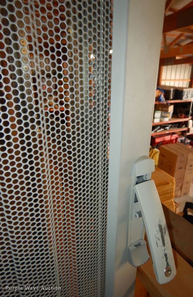 image for item JQ9945 Compaq  server rack