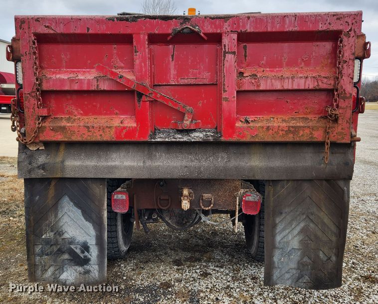 image for item KT9488 2001 Freightliner FL70  dump truck