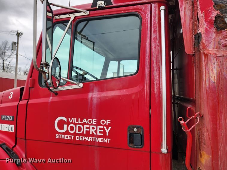 image for item KT9488 2001 Freightliner FL70  dump truck