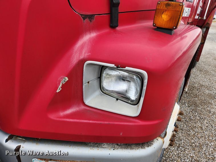 image for item KT9488 2001 Freightliner FL70  dump truck