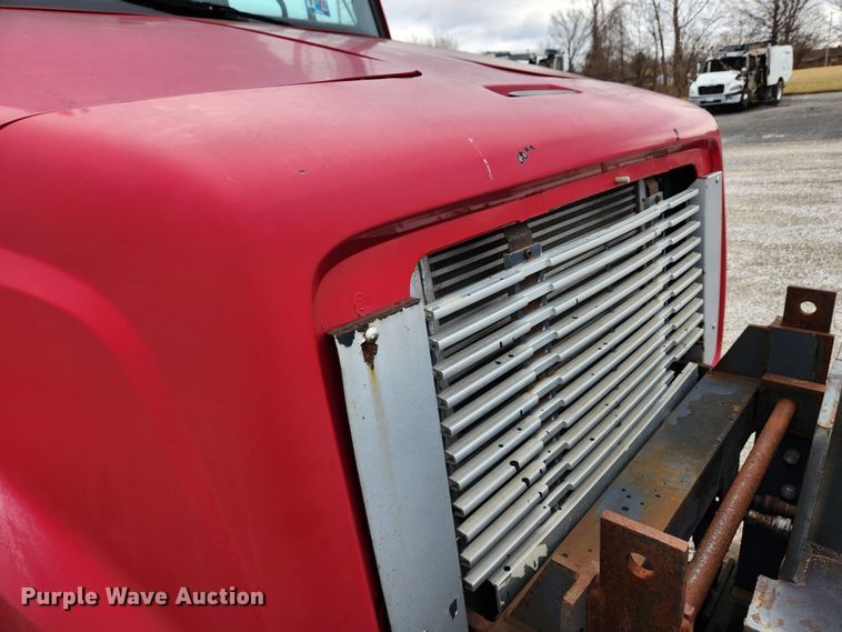 image for item KT9488 2001 Freightliner FL70  dump truck