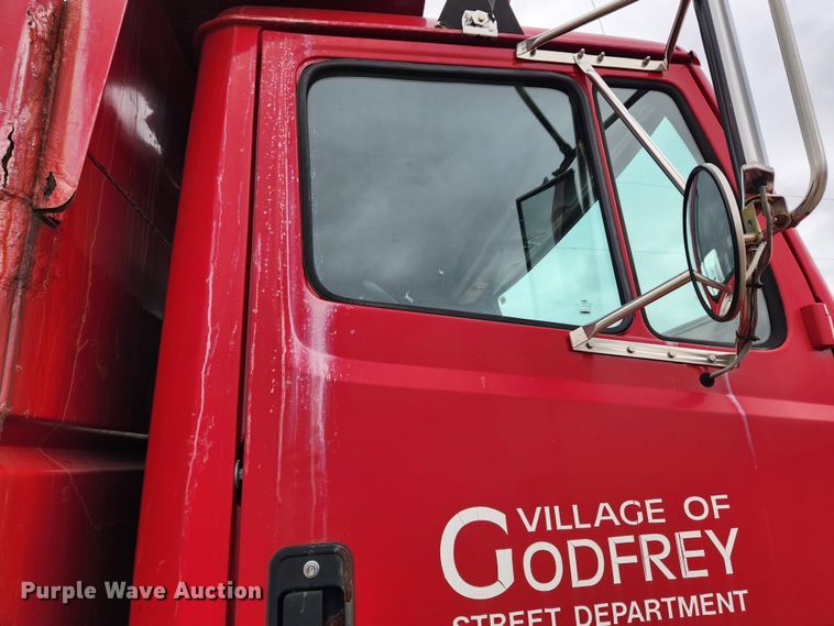 image for item KT9488 2001 Freightliner FL70  dump truck