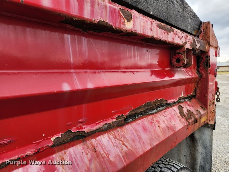 image for item KT9488 2001 Freightliner FL70  dump truck