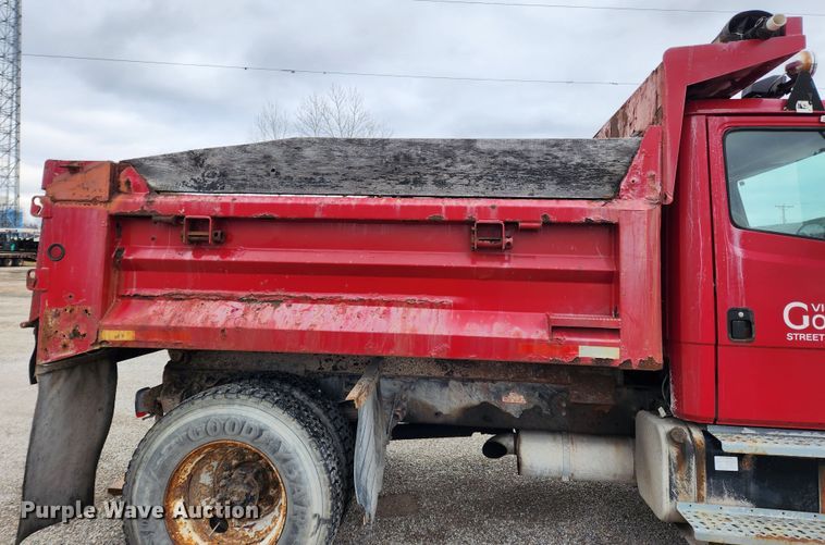 image for item KT9488 2001 Freightliner FL70  dump truck