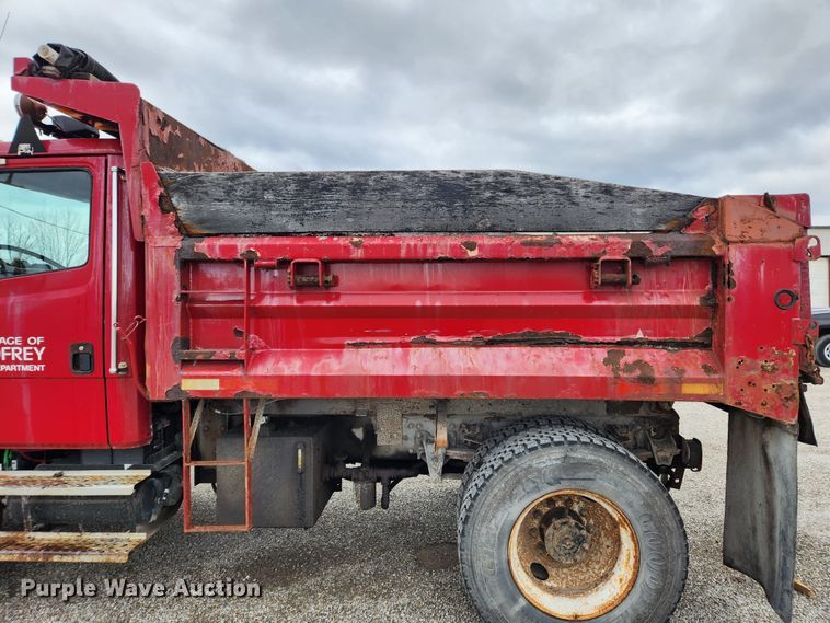 image for item KT9488 2001 Freightliner FL70  dump truck
