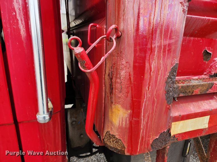 image for item KT9488 2001 Freightliner FL70  dump truck