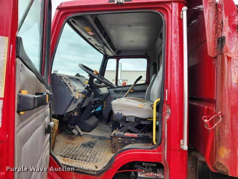 image for item KT9488 2001 Freightliner FL70  dump truck