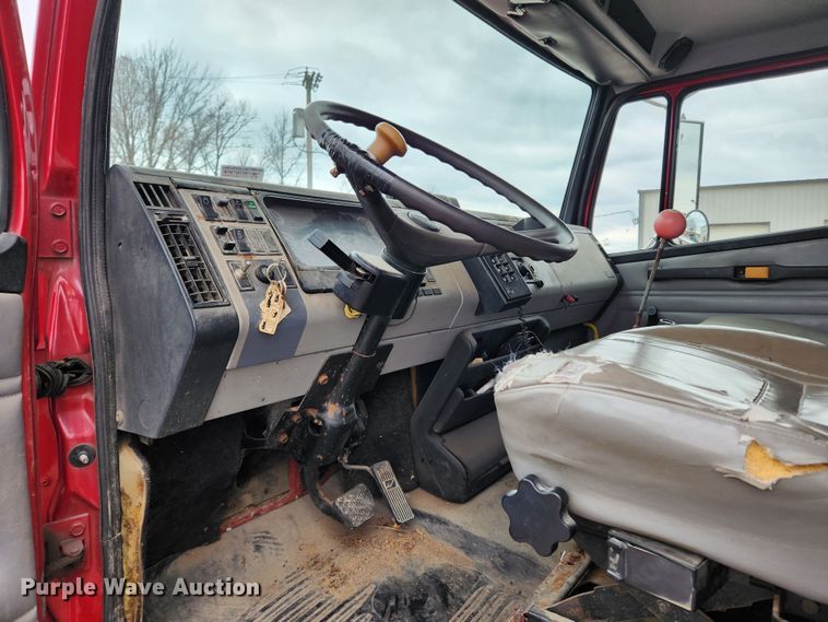 image for item KT9488 2001 Freightliner FL70  dump truck