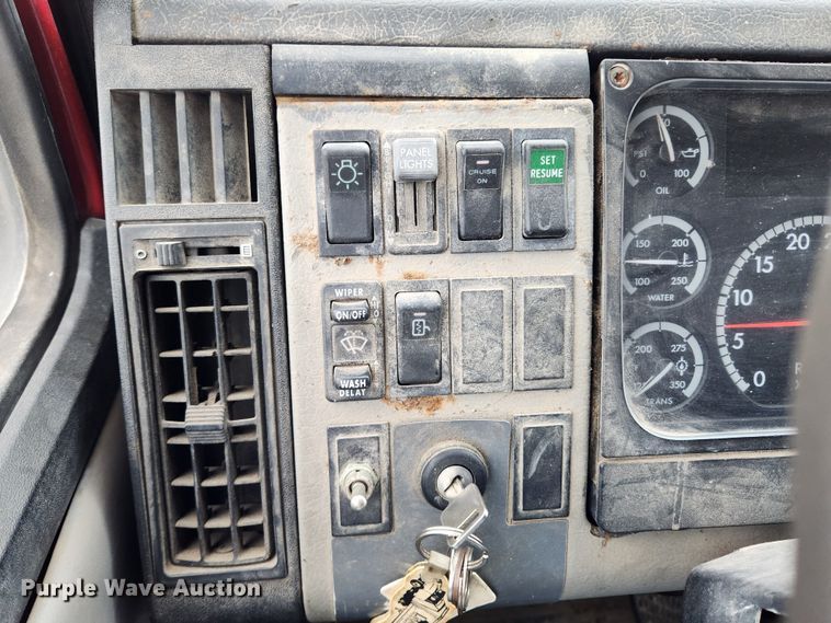 image for item KT9488 2001 Freightliner FL70  dump truck