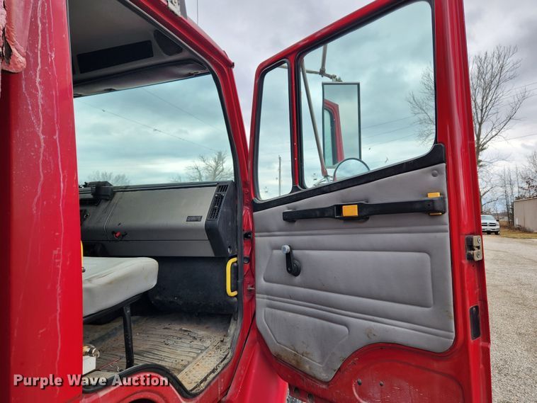 image for item KT9488 2001 Freightliner FL70  dump truck