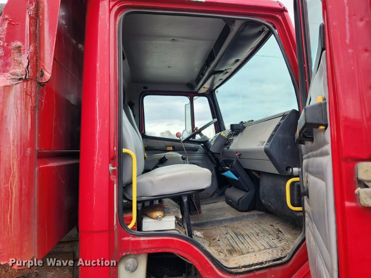 image for item KT9488 2001 Freightliner FL70  dump truck