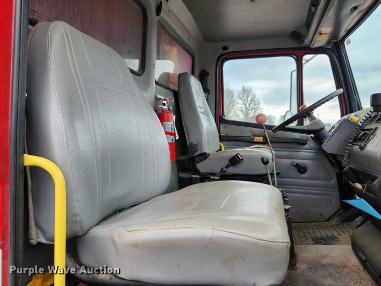 image for item KT9488 2001 Freightliner FL70  dump truck