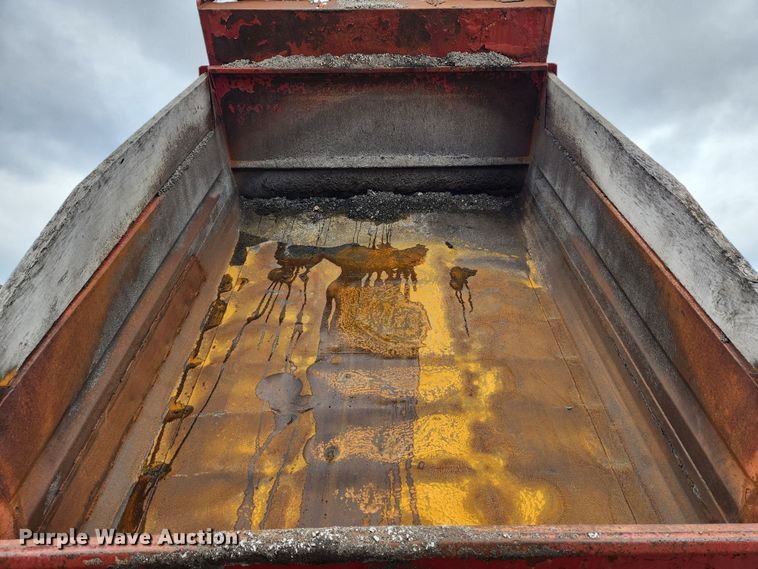 image for item KT9488 2001 Freightliner FL70  dump truck