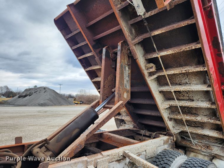 image for item KT9488 2001 Freightliner FL70  dump truck