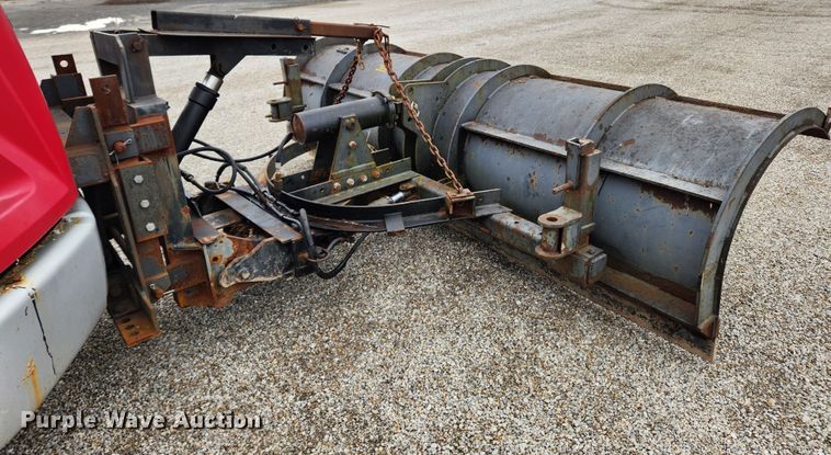 image for item KT9488 2001 Freightliner FL70  dump truck