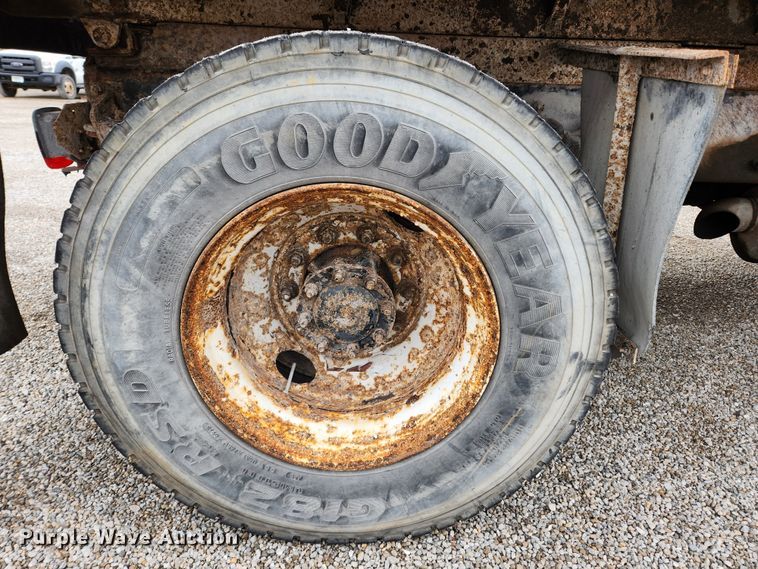 image for item KT9488 2001 Freightliner FL70  dump truck