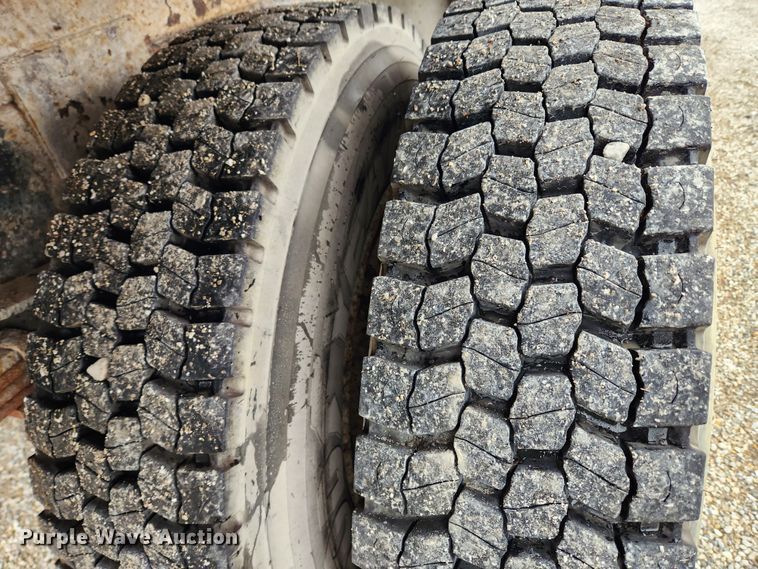 image for item KT9488 2001 Freightliner FL70  dump truck