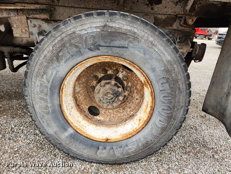 image for item KT9488 2001 Freightliner FL70  dump truck