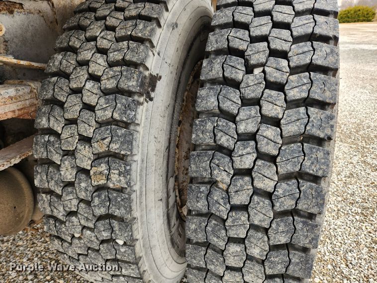 image for item KT9488 2001 Freightliner FL70  dump truck