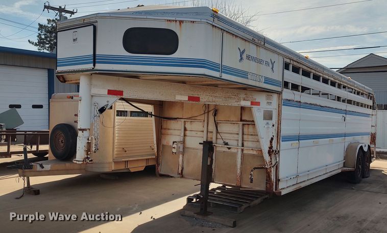 image for item LK9528 1997 Titan  livestock trailer