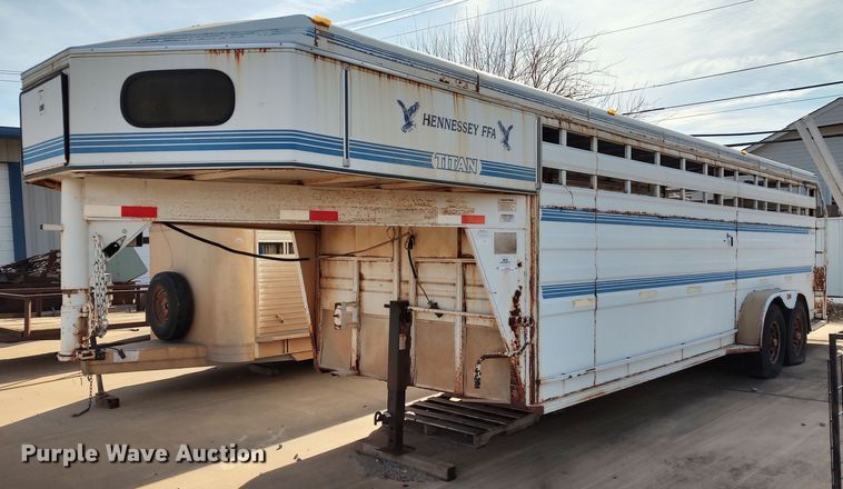 image for item LK9528 1997 Titan  livestock trailer