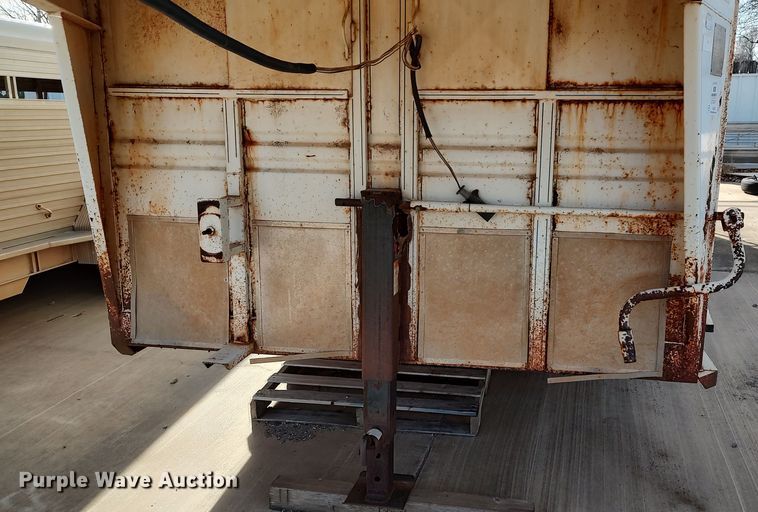 image for item LK9528 1997 Titan  livestock trailer