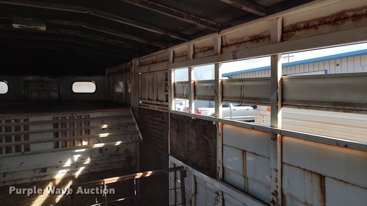 image for item LK9528 1997 Titan  livestock trailer