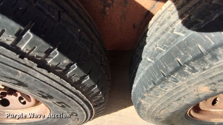 image for item LK9528 1997 Titan  livestock trailer