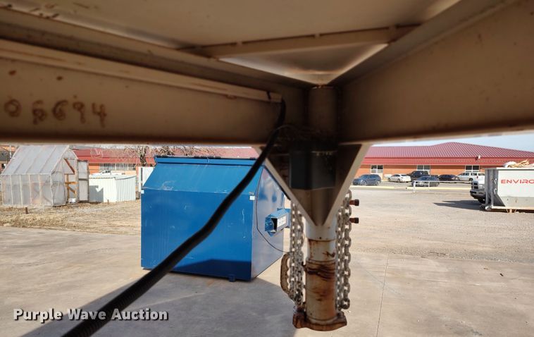 image for item LK9528 1997 Titan  livestock trailer