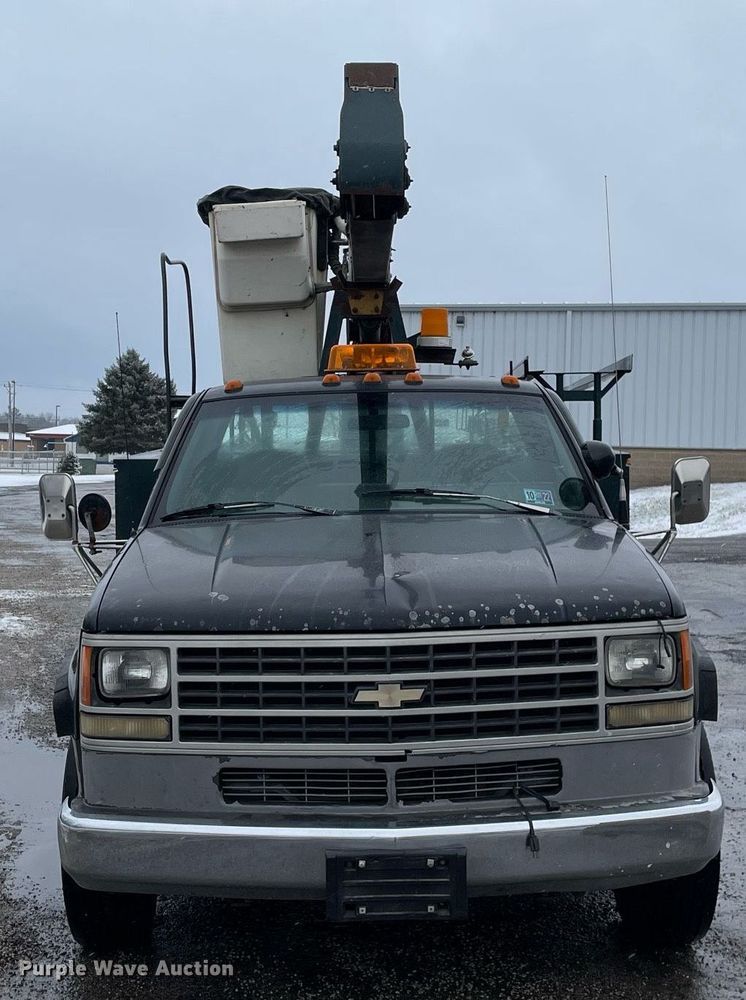 image for item MA9803 1992 Chevrolet C3500  bucket truck
