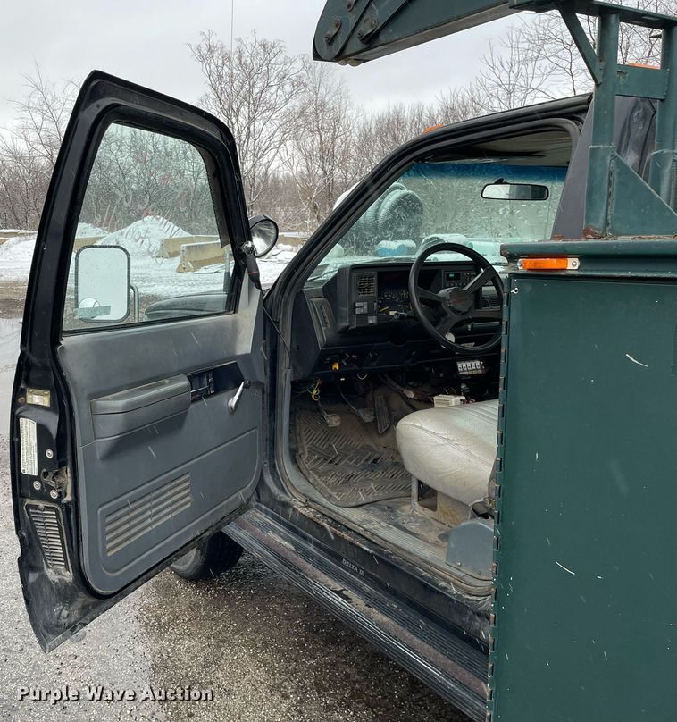 image for item MA9803 1992 Chevrolet C3500  bucket truck