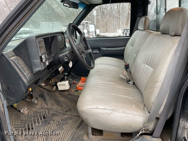 image for item MA9803 1992 Chevrolet C3500  bucket truck