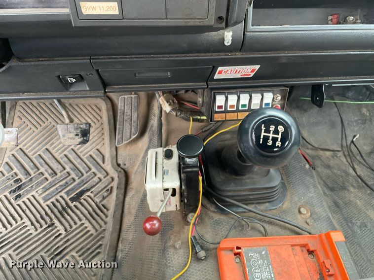 image for item MA9803 1992 Chevrolet C3500  bucket truck