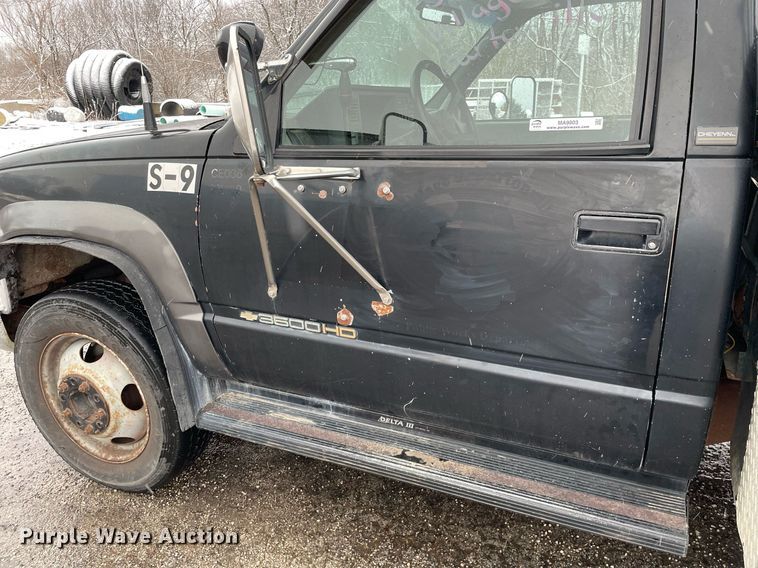 image for item MA9803 1992 Chevrolet C3500  bucket truck