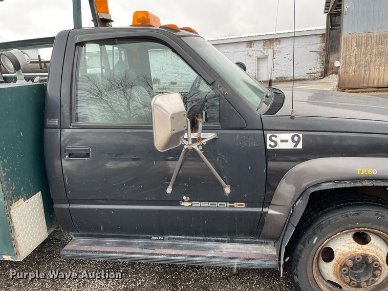 image for item MA9803 1992 Chevrolet C3500  bucket truck
