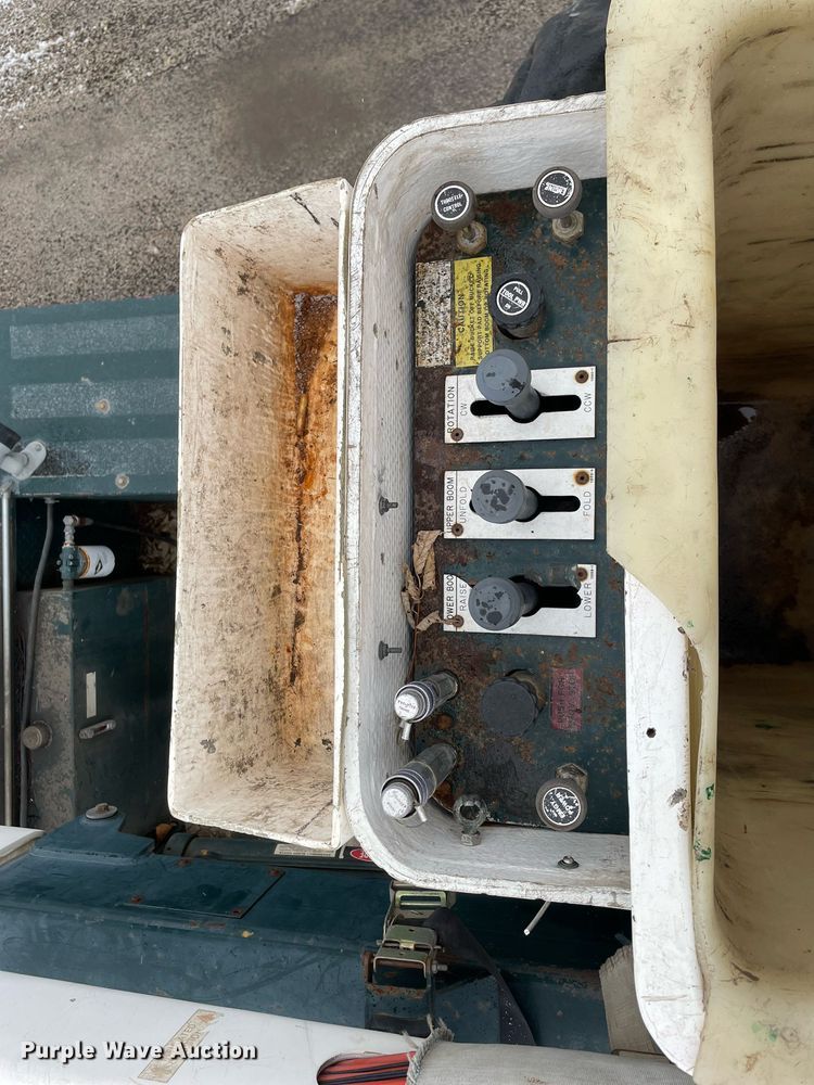 image for item MA9803 1992 Chevrolet C3500  bucket truck