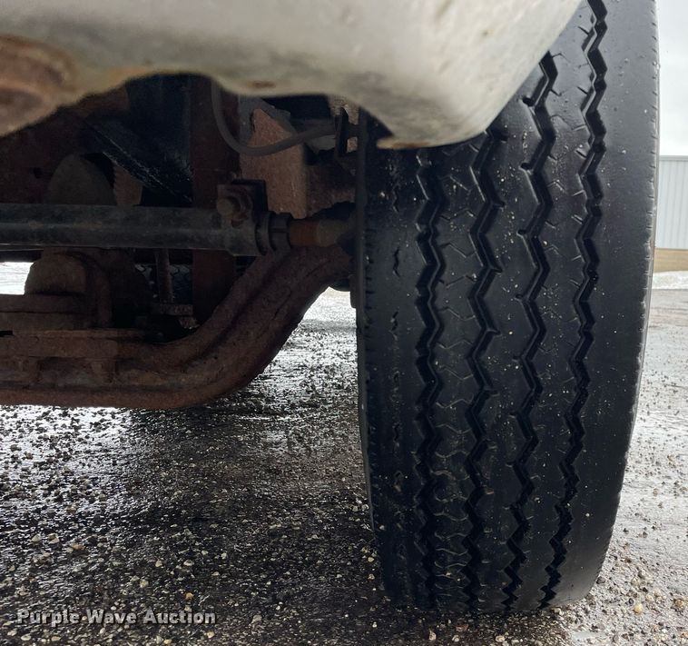 image for item MA9803 1992 Chevrolet C3500  bucket truck