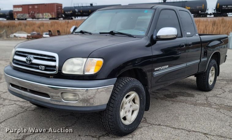 image for item MH9686 2000 Toyota Tundra  Access Cab pickup truck