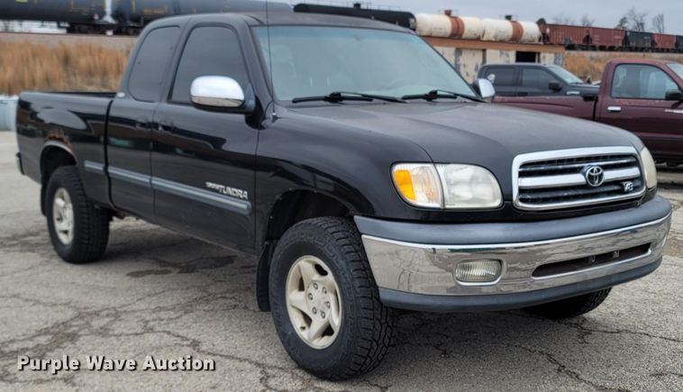 image for item MH9686 2000 Toyota Tundra  Access Cab pickup truck
