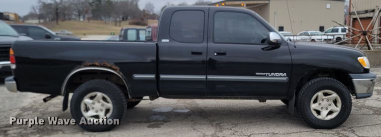 image for item MH9686 2000 Toyota Tundra  Access Cab pickup truck