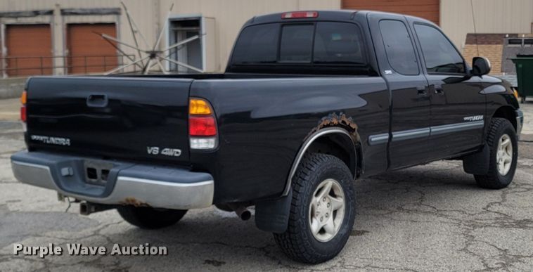 image for item MH9686 2000 Toyota Tundra  Access Cab pickup truck