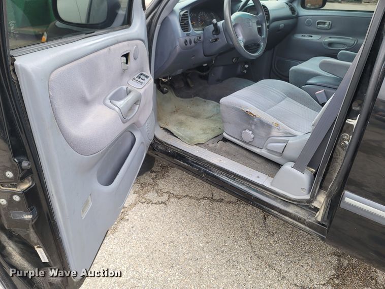 image for item MH9686 2000 Toyota Tundra  Access Cab pickup truck