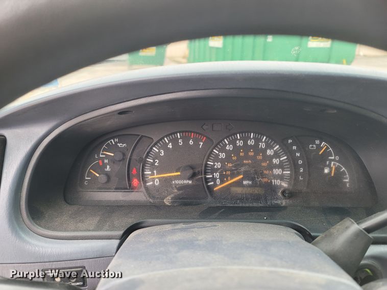 image for item MH9686 2000 Toyota Tundra  Access Cab pickup truck