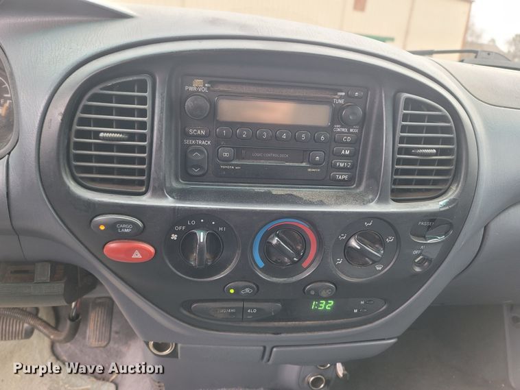 image for item MH9686 2000 Toyota Tundra  Access Cab pickup truck