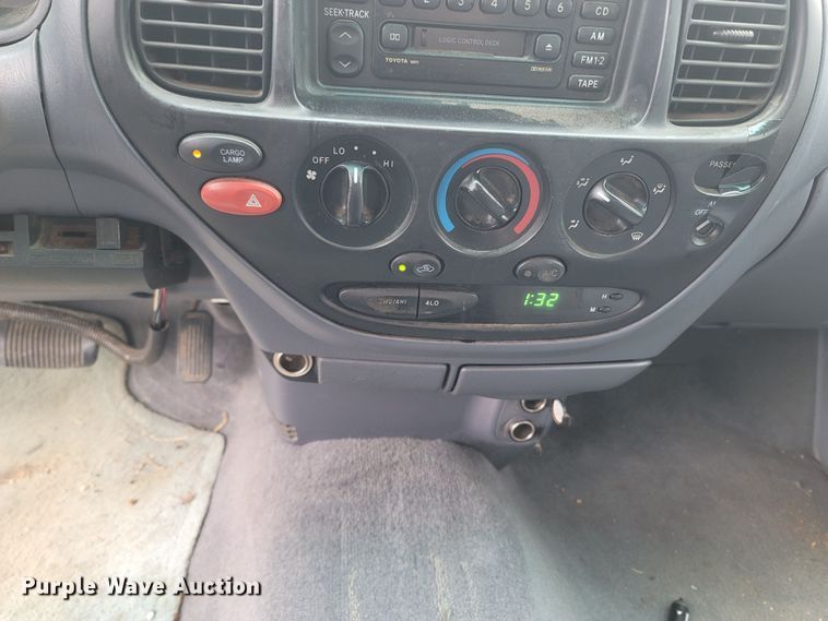 image for item MH9686 2000 Toyota Tundra  Access Cab pickup truck